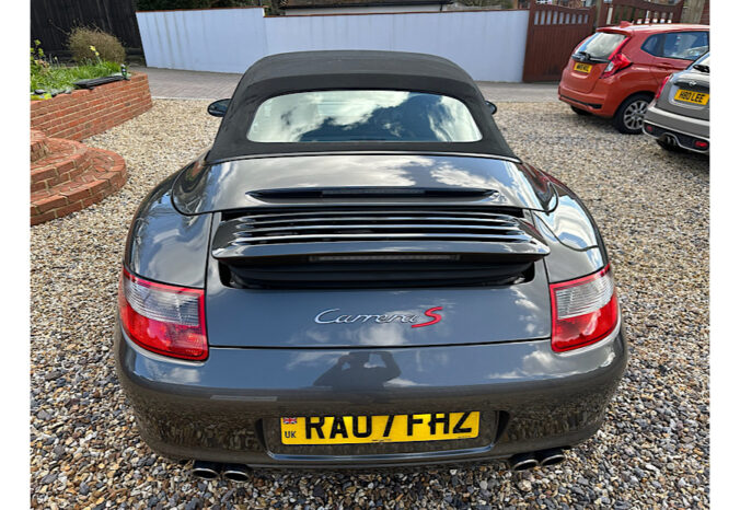 Porsche 911 Carrera S Convertable (997) full