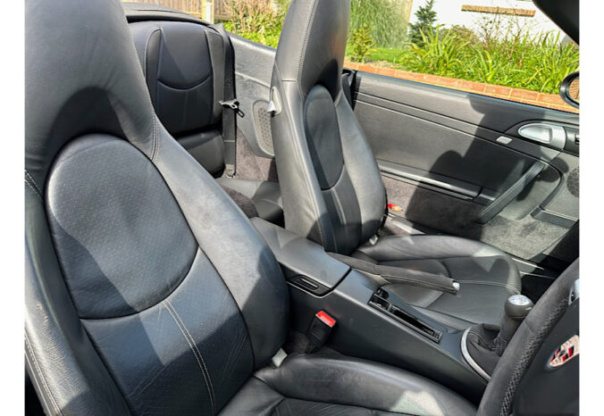 Porsche 911 Carrera S Convertable (997) full