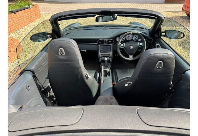 Porsche 911 Carrera S Convertable (997) full