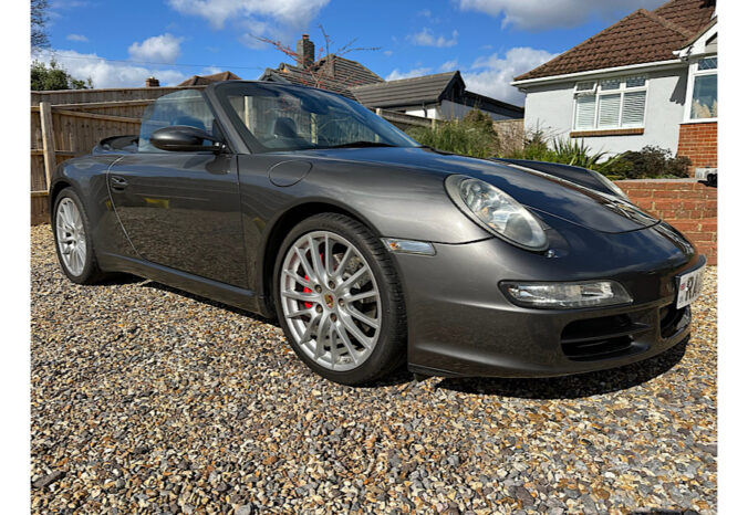 Porsche 911 Carrera S Convertable (997) full