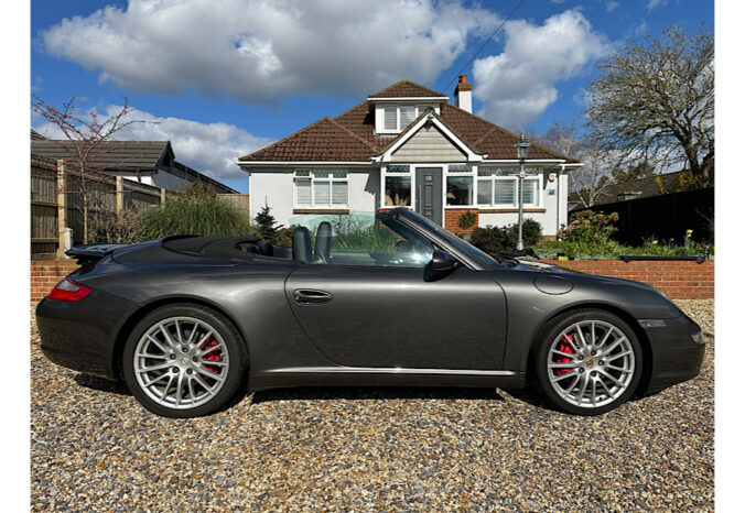 Porsche 911 Carrera S Convertable (997) full