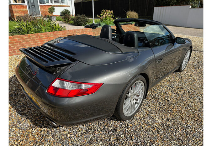 Porsche 911 Carrera S Convertable (997) full