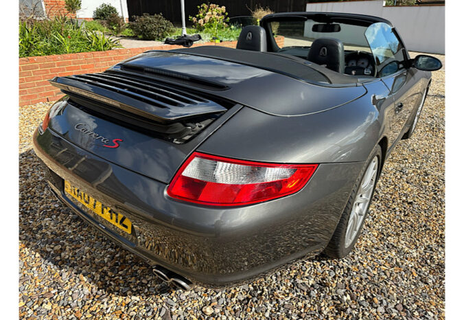 Porsche 911 Carrera S Convertable (997) full