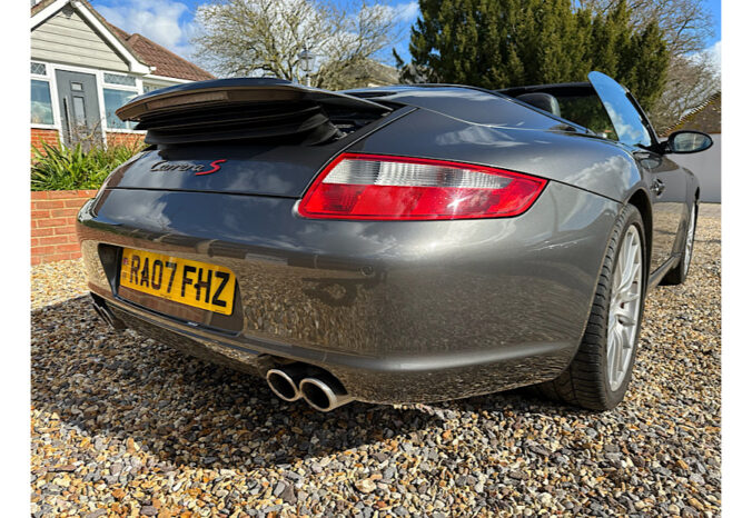 Porsche 911 Carrera S Convertable (997) full