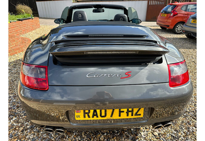Porsche 911 Carrera S Convertable (997) full