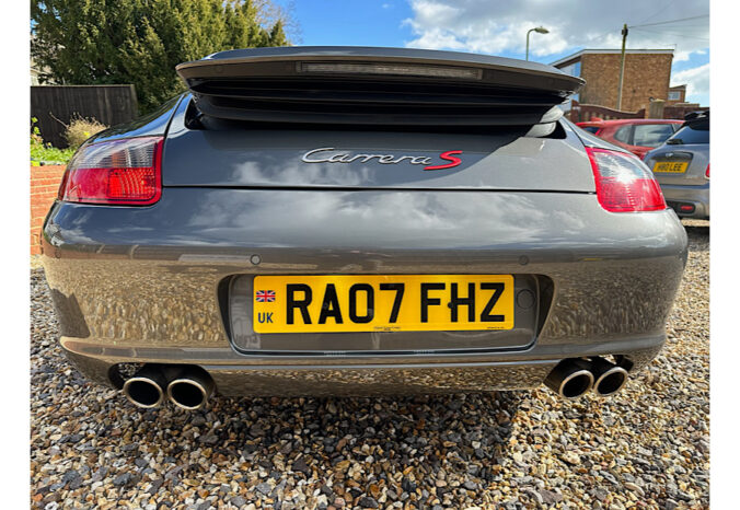 Porsche 911 Carrera S Convertable (997) full