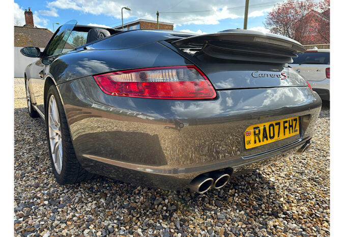 Porsche 911 Carrera S Convertable (997) full