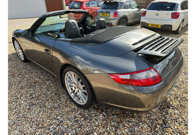 Porsche 911 Carrera S Convertable (997) full