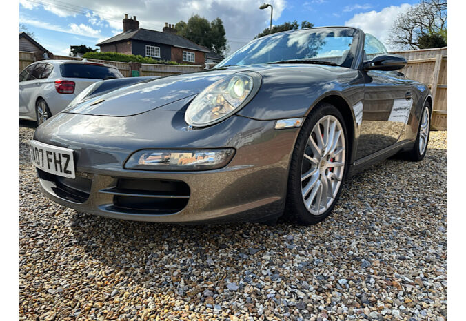Porsche 911 Carrera S Convertable (997) full