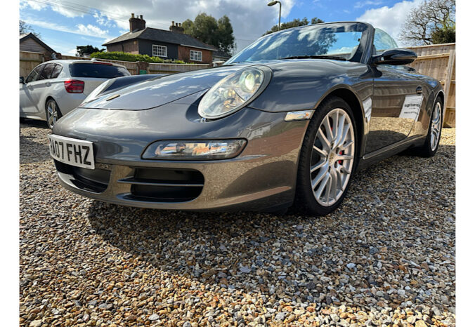 Porsche 911 Carrera S Convertable (997) full